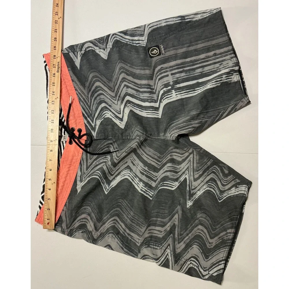 Volcom Stoneys Mens Board Shorts Sz 38 Grey Coral Marble Wave Print‎ Swim Trunks
